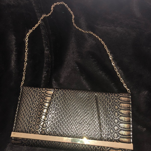 Jessica McClintock Handbags - ⭐️NWT Jessica McClintock Addison Clutch ⭐️